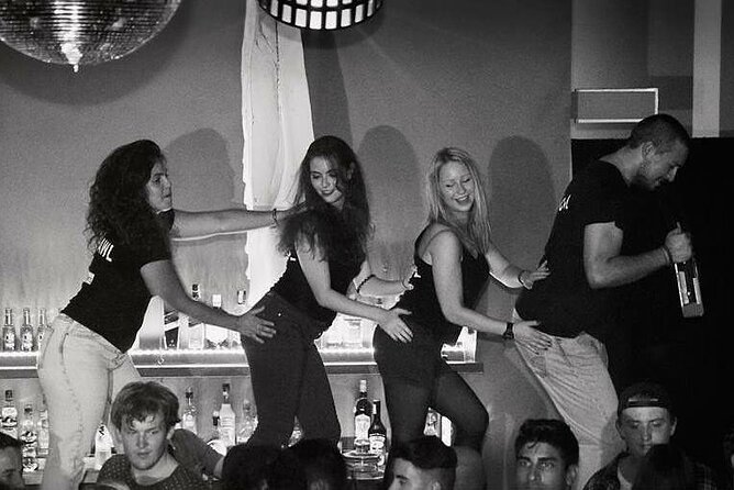 4-hour Guided Porto Pub Crawl with 6 drinks and VIP CLUBentry - When Crowds Get Loud: How to Handle Tight Venues and Drink Lines
