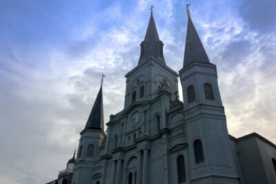 Adults Only Haunted Pub Crawl in New Orleans - Jackson Square Start: Executions, Energy, and a Strong First Story