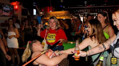 Amsterdam: Red Light District Pub Crawl with Unlimited Shots - Your 5.5-Hour Flow: Four Pubs, Then One Nightclub