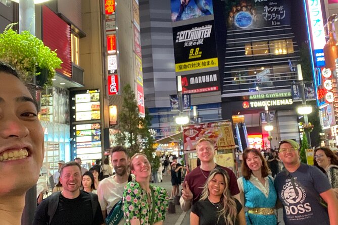 Bar Hopping Tour with a local Guide in Shinjuku - Meeting at UNIQLO Shinjuku West and Getting Your Bearings