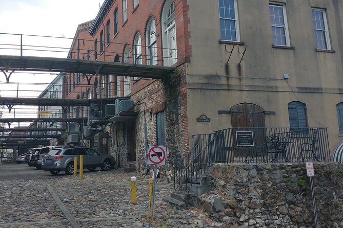Bloody Murder Savannah Pub Crawl - The guides: Connor and Meagan set the tone
