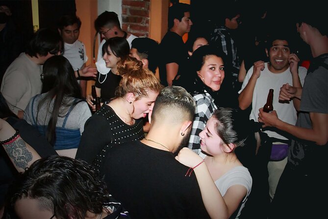 Mexico City Pub Crawl - The guide and group energy: what makes the night feel easy