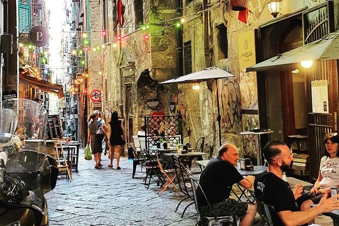 Napoli Pub Crawl in the Old Town - Who this Napoli pub crawl suits best
