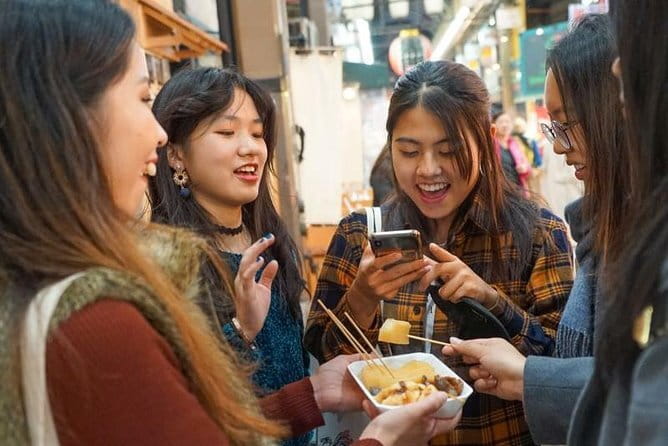 Osaka: Private Food Tour & Bar Hopping in Namba - Guide style in Namba crowds: the real secret sauce