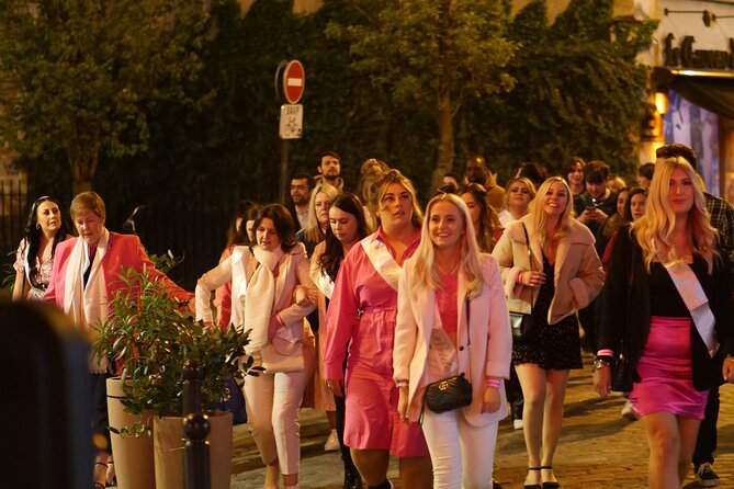 Paris Latin Quarter Pub Crawl Bars and Clubs - Where the crawl starts: Rue de la Huchette meeting points