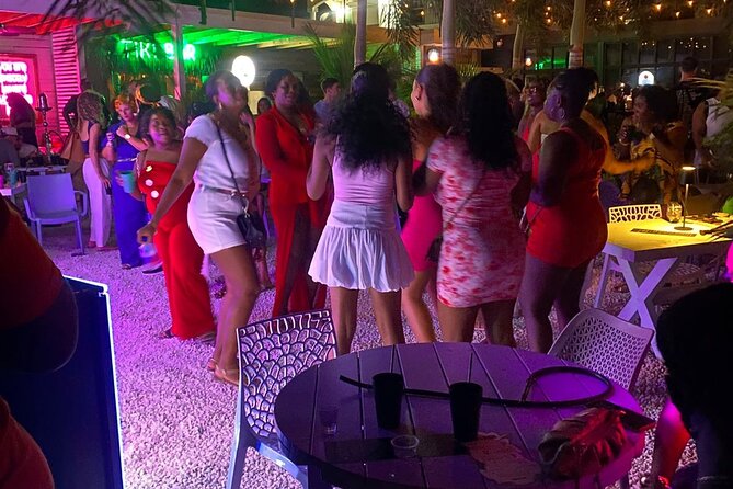 Party Bus Bar Hopping Nightlife in Sint Maarten - Party bus bar hopping in Sint Maarten: what makes it work