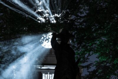 Philly Ghosts Boos and Booze Haunted Pub Crawl - The 7:00 pm route: how the 13-minute stops change the vibe
