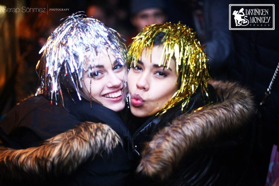 Prague: Pub Crawl with Unlimited Drinks, Bars & Club Entry - 7:45PM vs 10PM: choosing the right group for your night