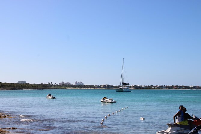 Private speed boat beach and bar hopping visiting Rose island - A Nassau speed-boat day that doesn’t waste your time