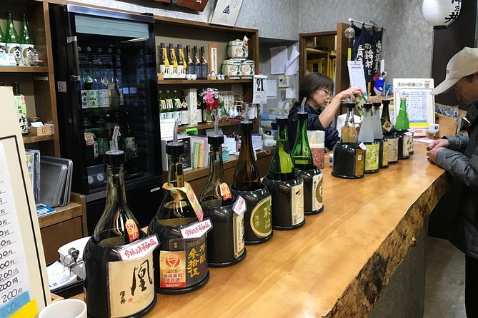 Private Tokyo Local Food and Drink Tour with a Bar Hopping Master - The meeting moment: starting at 6:00 pm and getting moving