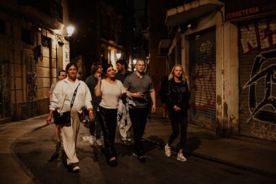 Pub Crawl Valencia | The Biggest | Club Entry Included - The 9:45 pm start: why the timing works (and what to do)