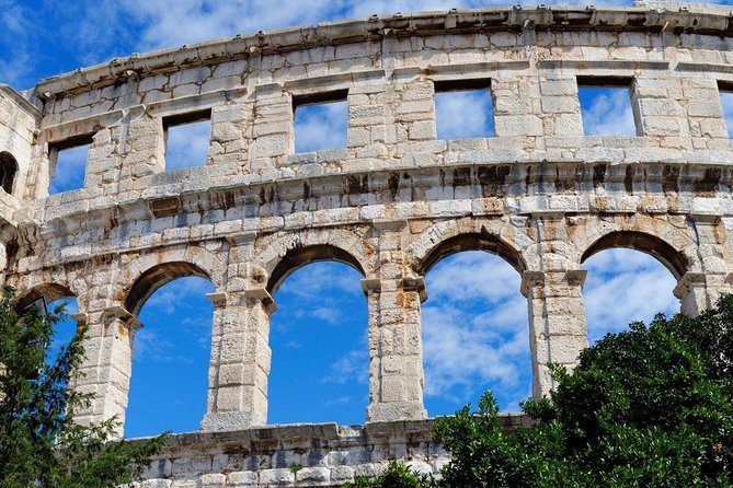 Pula Pub Crawl - Optional Biggest Club Entrance: €6 Extra to Go Late