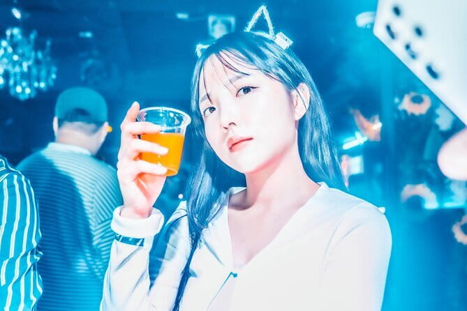 Seoul: LGBTQ+ Pub Crawl and Drag Show with Local Drag Queen - The Drag Show Moment: Local Queens and a Built-In Highlight