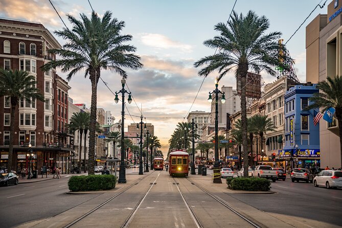 Sin and Tonic Pub Crawl in New Orleans - Royal Street Meet Point and the Simple Walk to Chartres