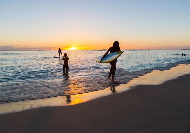 Sips & Secrets of Hawaii Pub Crawl - Waikiki’s Sips & Secrets: A history walk with a beer budget