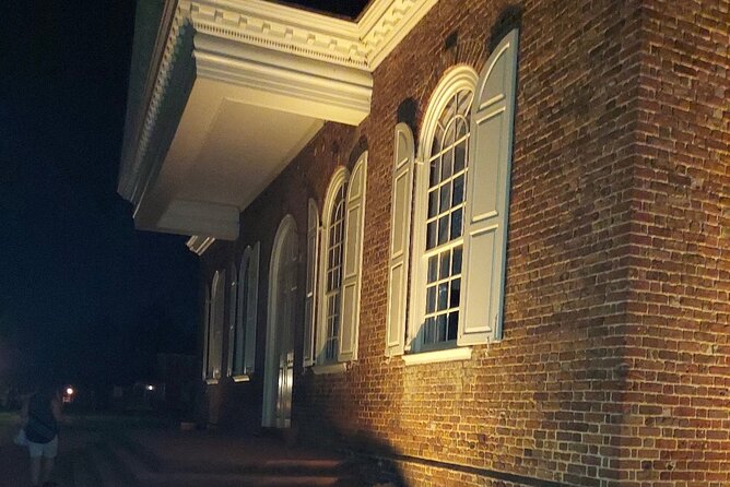 The Murder Tour and Pub Crawl - Stop 2: Williamsburg Winery Tasting Room in Merchant Square