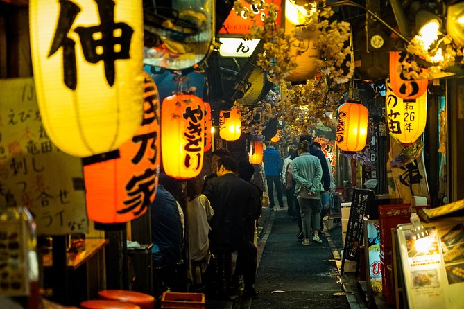 Tokyo Bar Hopping Tour in Shinjuku (All-You-Can-Drink + Dinner) - The Godzilla head landmark moment before Golden Gai