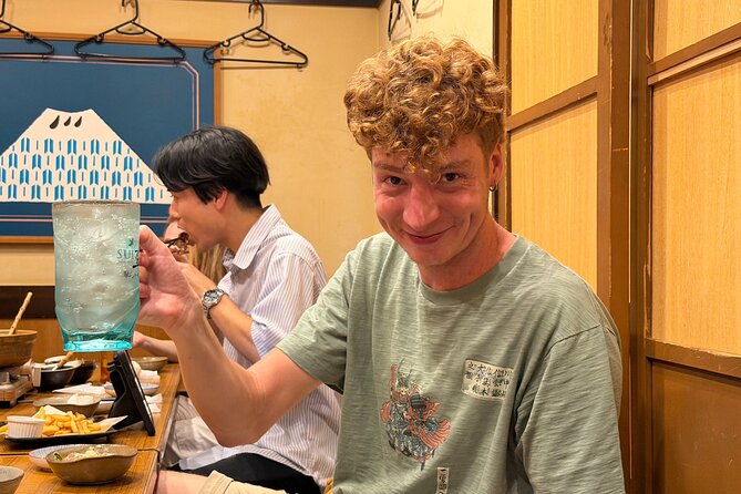 Tokyo Shinjuku Bar Hopping –Wagyu , Ramen & 7 Dishes - The sharing-pot vibe: why the food format matters