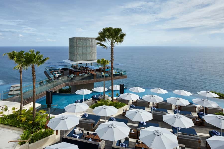 Uluwatu: Beach Club and Cliffside Private Bar Hopping Tour - Logistics that make or break the day