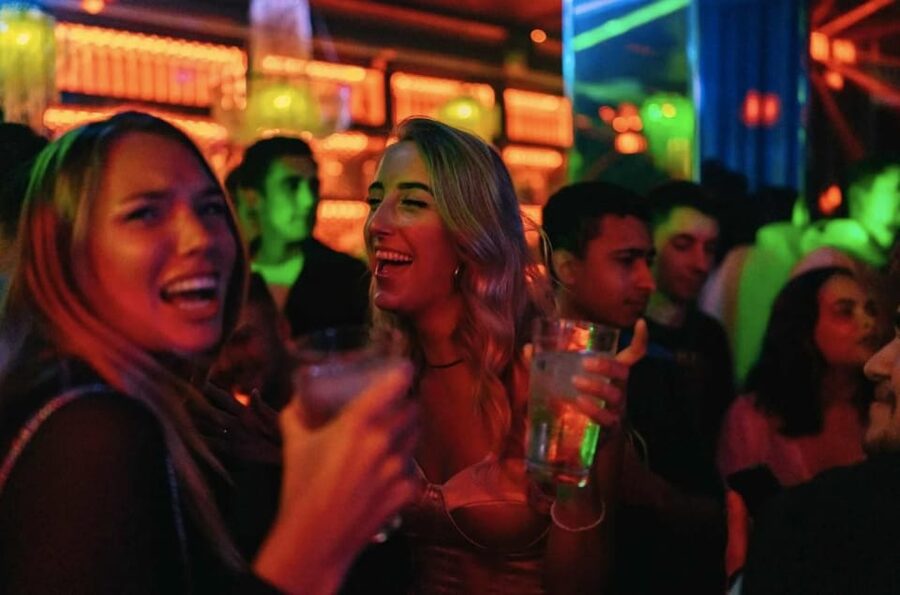 Utrecht: Ludwig's Original Pub Crawl with VIP Club Entry - Why a guided pub crawl works in Utrecht at night