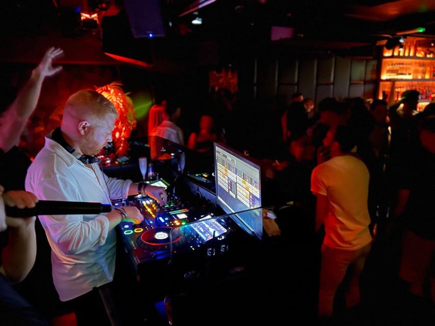 Utrecht: Ludwig's Original Pub Crawl with VIP Club Entry - Ludwig’s Original Tours and the group vibe for solo nights