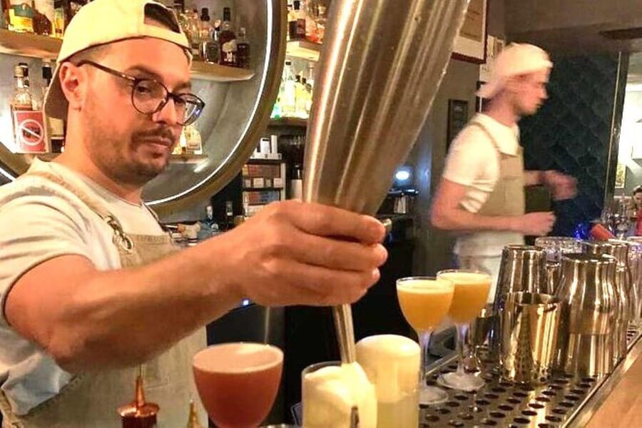 Vienna Nightlife Tour: Dinner, Drinks & Rooftop Bar - Vienna Wine 101: Tasting the City’s Own Bottle