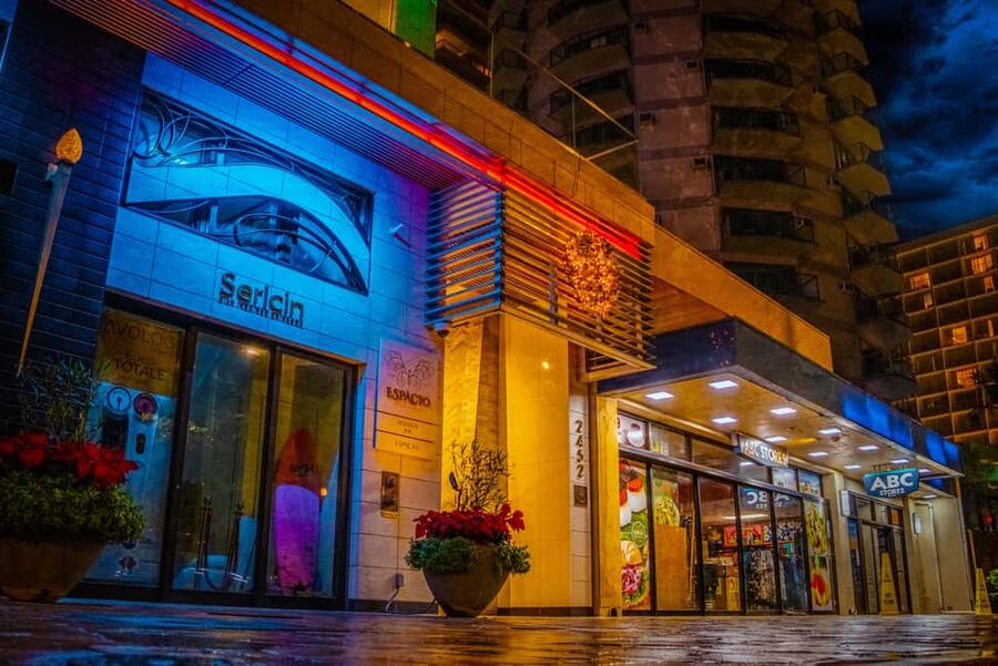 Waikiki Ghosts Boos and Booze Haunted Pub Crawl - The 2-Hour Walking Loop: How the Timing Works