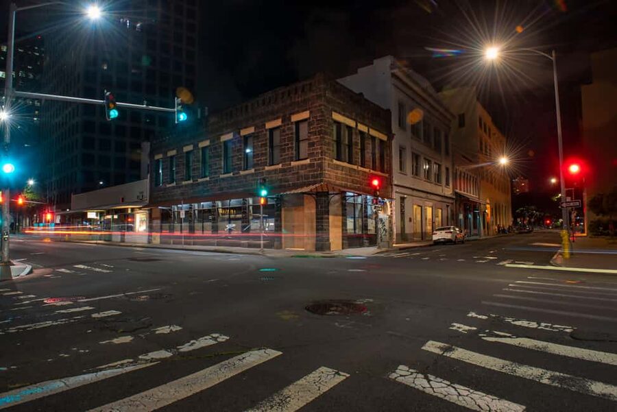 Waikiki Ghosts Boos and Booze Haunted Pub Crawl - Bars on the Route: Where The Beach Bar and Surf Bar Waikiki Fit In
