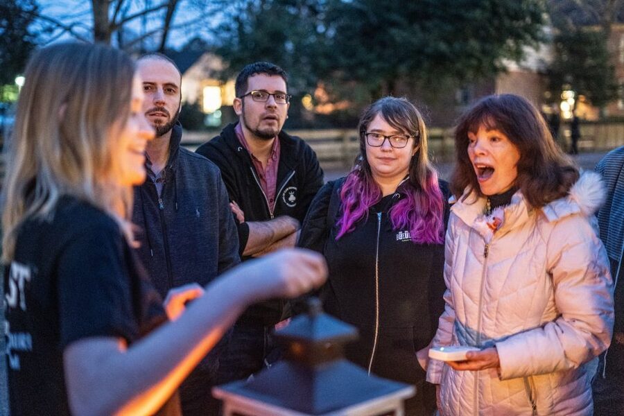 Washington DC: Ghosts Boos and Booze Haunted Pub Crawl - Drinking games: how they keep the group moving