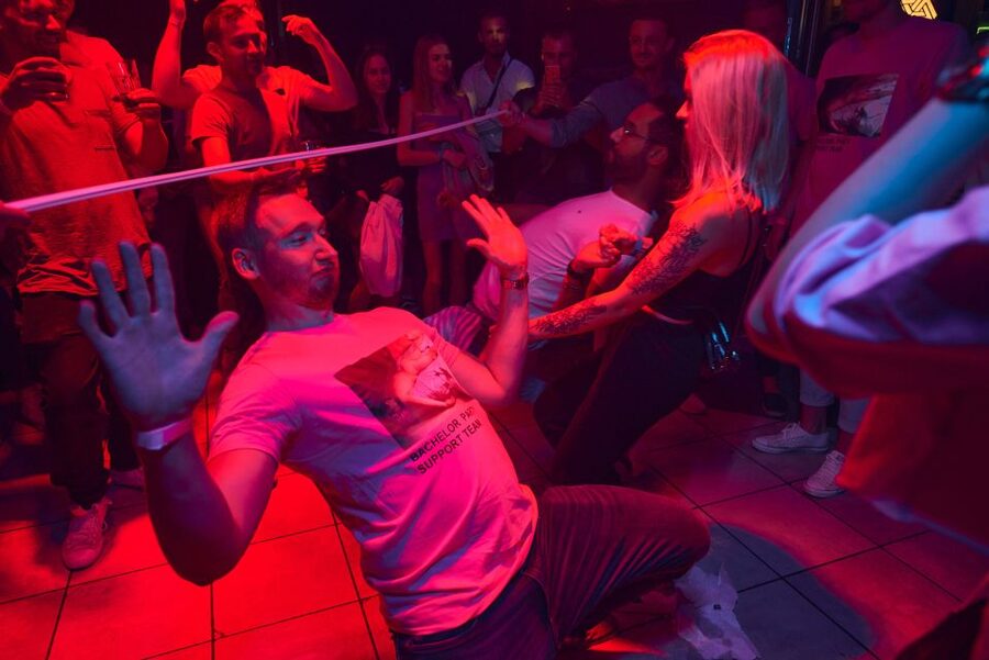 Wroclaw Pub Crawl with Free Drinks - VIP Club Entry: Skipping Lines and Feeling the Shift